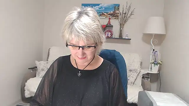 Snapshot of FleurMays chatting on October 4, 5:13 am FleurMays online show from October 4, 5:13 am