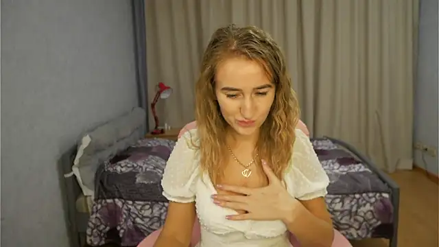 Sophiloren online show from October 31, 4:00 pm