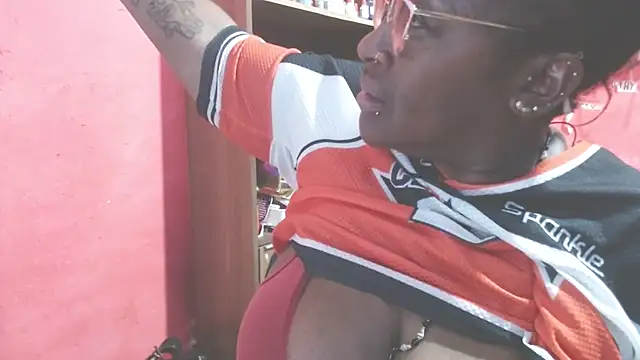 loretybig online show from April 19, 2:50 pm