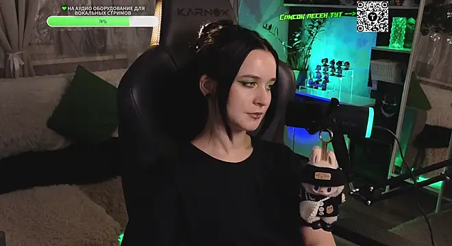 Snapshot of KiraLiLime chatting on October 23, 1:33 am KiraLiLime online show from October 23, 1:33 am