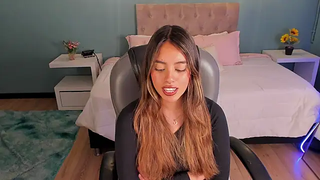  Charlotte evans 1 online show from April 17, 5:15 pm