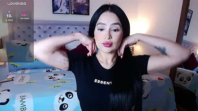 sarascottt online show from April 15, 2:39 pm