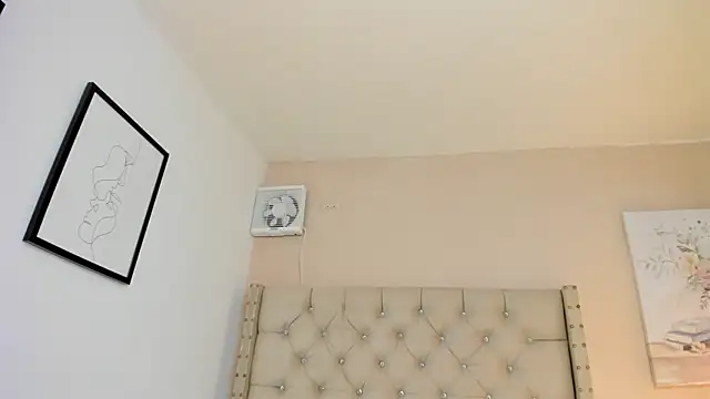 vanesasexyhot21 online show from April 11, 6:30 am