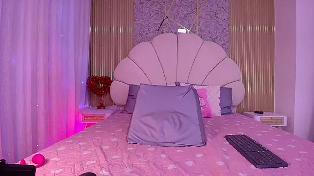 aisha sh online show from March 5, 12:01 pm