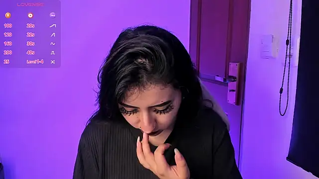 larissa01  online show from September 28, 4:30 am