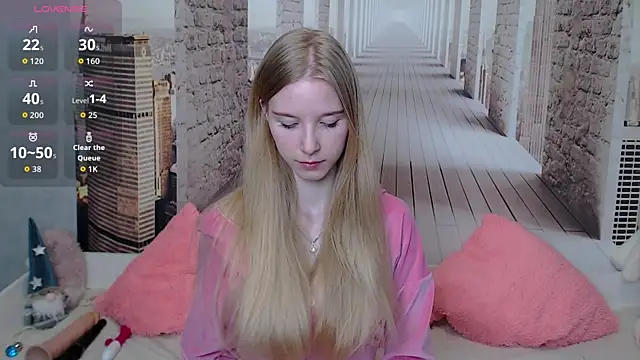 Cutieblondegirl online show from March 27, 10:16 am