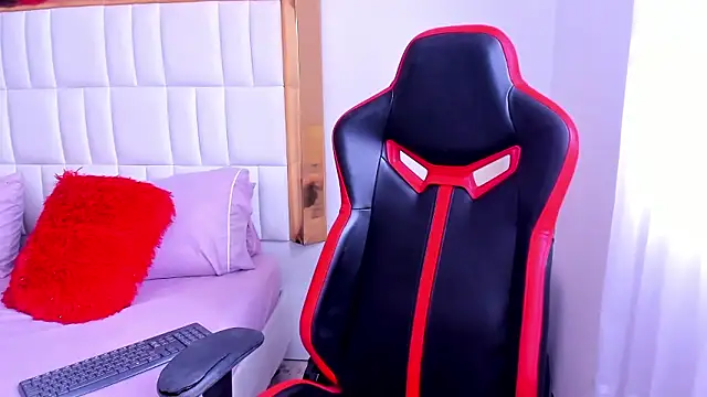 MadelineJackson online show from January 10, 9:52 pm