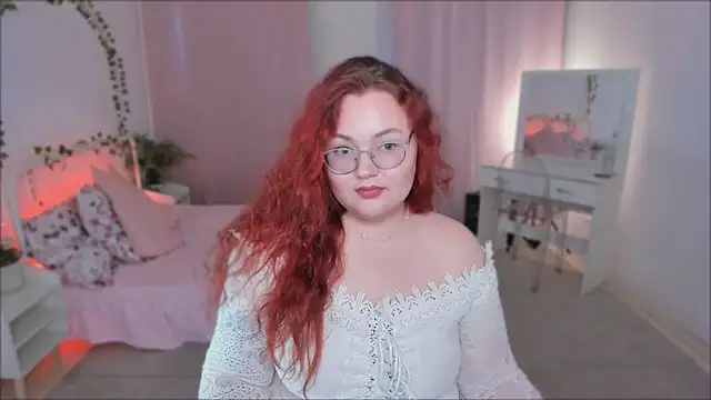 Lana Bananass online show from June 12, 4:15 pm
