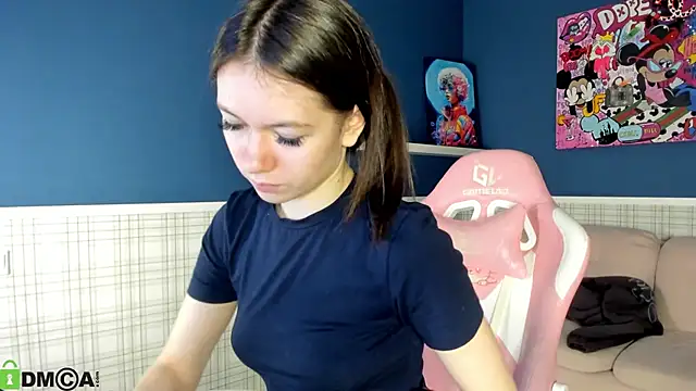 Nicole Charm online show from March 2, 7:15 am