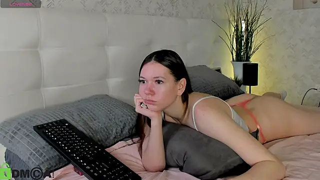 Snapshot of Nicole_Charm chatting on October 2, 9:53 pm Nicole Charm online show from October 2, 9:53 pm
