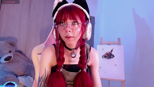 Snapshot of Alicedangerrr chatting on October 17, 4:59 am Alicedangerrr online show from October 17, 4:59 am