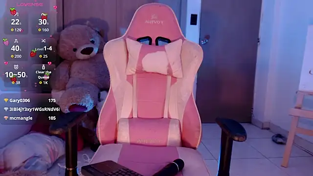 Snapshot of Alicedangerrr chatting on October 18, 5:10 am Alicedangerrr online show from October 18, 5:10 am