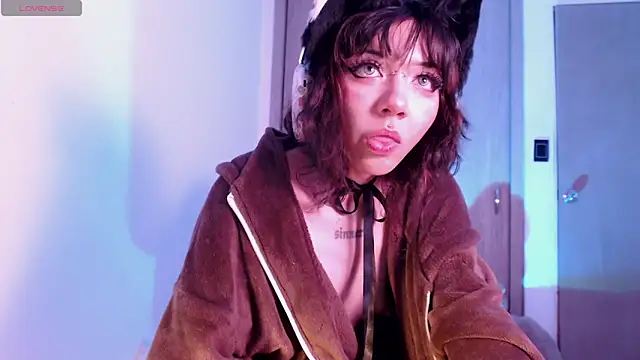 Snapshot of Alicedangerrr chatting on October 10, 2:49 am Alicedangerrr online show from October 10, 2:49 am