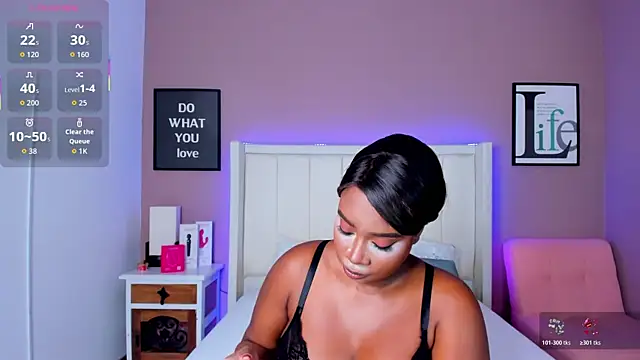 Britanymooree online show from November 10, 7:53 pm