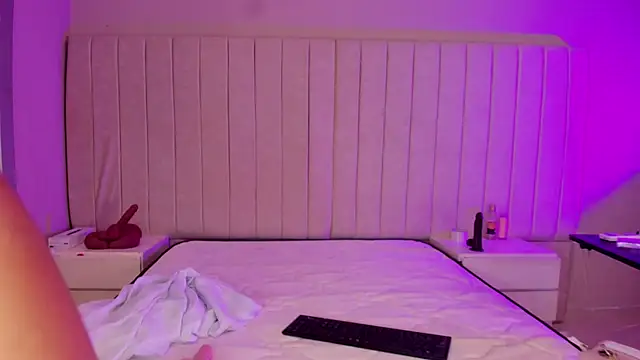 Littleolivia  online show from January 6, 12:53 pm