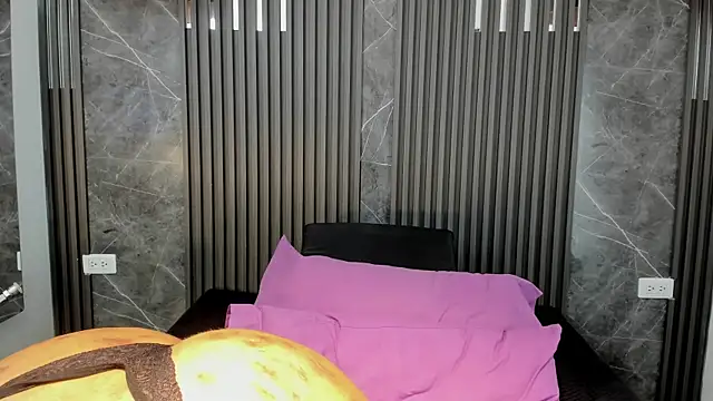 SaraiEvans online show from January 7, 3:43 am