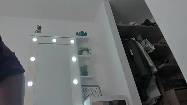 SavannahWildee online show from February 11, 1:34 pm