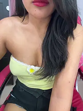 LeisyXO online show from April 24, 9:50 pm