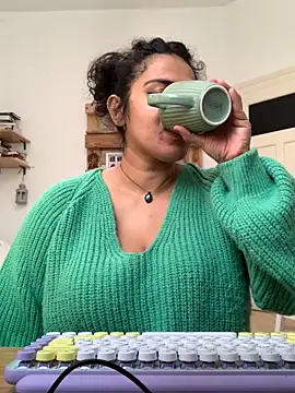 Snapshot of Curvydesifromgermany chatting on September 15, 9:39 am Curvydesifromgermany online show from September 15, 9:39 am