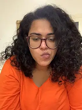 Snapshot of Curvydesifromgermany chatting on October 29, 3:04 pm Curvydesifromgermany online show from October 29, 3:04 pm