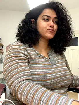 Snapshot of Curvydesifromgermany chatting on October 7, 11:36 am Curvydesifromgermany online show from October 7, 11:36 am