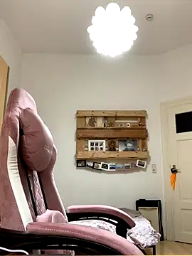 Snapshot of Curvydesifromgermany chatting on October 10, 1:27 pm Curvydesifromgermany online show from October 10, 1:27 pm