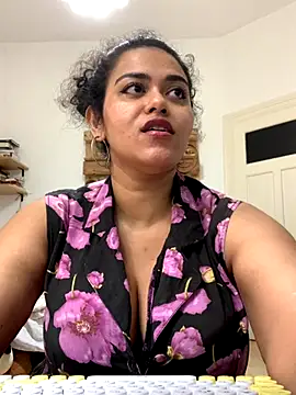 Snapshot of Curvydesifromgermany chatting on September 10, 10:59 am Curvydesifromgermany online show from September 10, 10:59 am