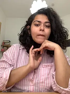 Snapshot of Curvydesifromgermany chatting on October 15, 10:40 am Curvydesifromgermany online show from October 15, 10:40 am