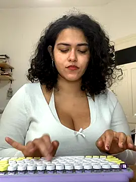 Snapshot of Curvydesifromgermany chatting on September 11, 12:16 pm Curvydesifromgermany online show from September 11, 12:16 pm