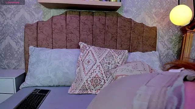 tiffany becker online show from November 10, 11:49 am