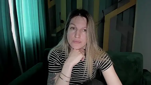EmilyWalkeri online show from April 29, 7:00 am