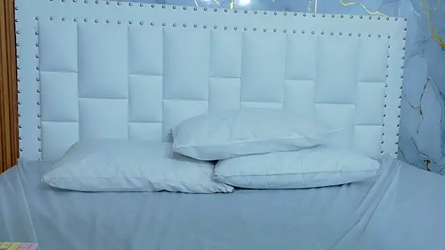 yourcuteneighbourr online show from January 13, 3:12 am