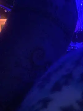 gurlnips online show from November 26, 10:49 am