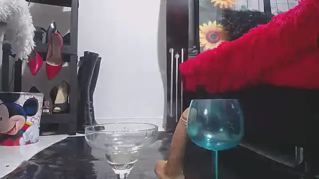 marilyn jon3s online show from February 11, 1:34 pm