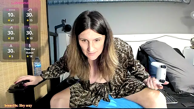 onlylauraloomer online show from December 1, 10:56 pm