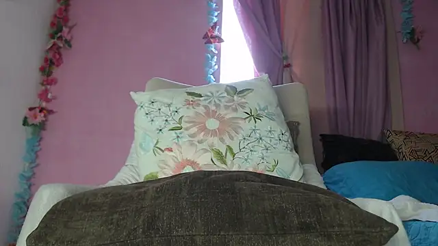 KeillyDiaz online show from April 6, 4:41 pm