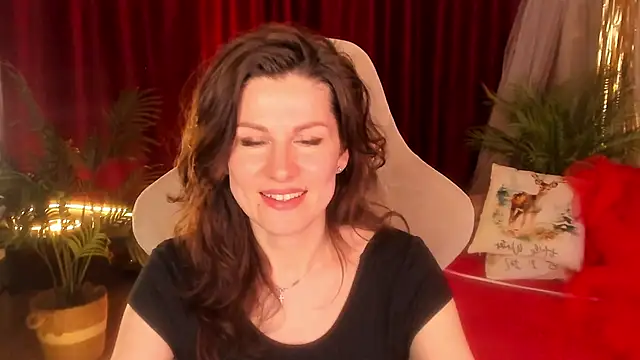 April o Nill online show from April 1, 3:20 pm