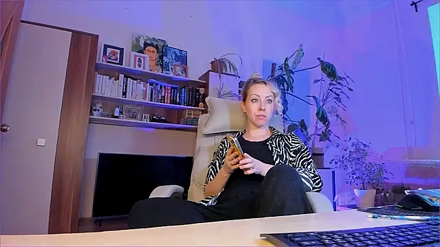 LylithSkye online show from March 15, 2:19 pm