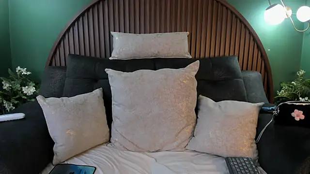 shannel  queen online show from April 2, 8:06 pm