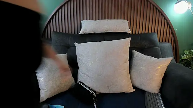 shannel  queen online show from April 1, 7:55 pm