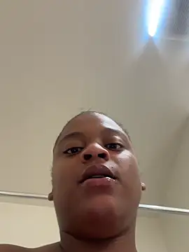 Prettynthick12 online show from March 13, 1:18 am