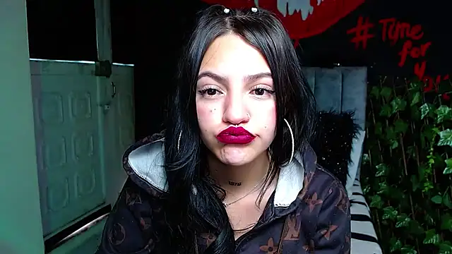 Violettasquirt online show from April 13, 1:23 pm