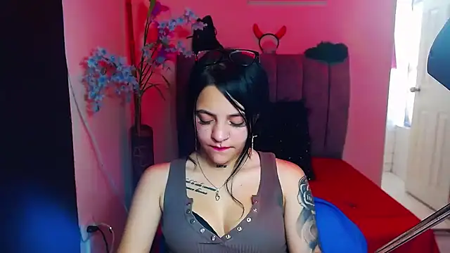 Snapshot of Violettasquirt chatting on September 23, 4:49 pm Violettasquirt online show from September 23, 4:49 pm