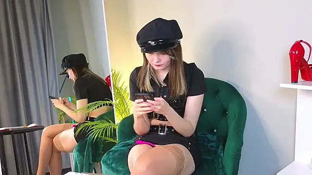 CiriRianonn online show from September 23, 5:05 am