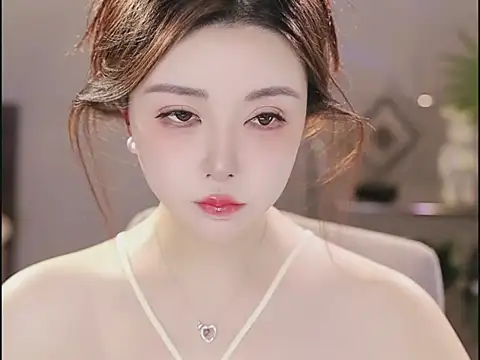 Qiaoqiao  online show from January 31, 7:45 pm