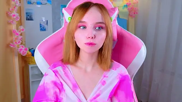 b4by LoL1 online show from May 15, 3:37 pm