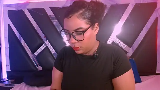 Snapshot of MelannyTylor chatting on October 11, 7:24 am MelannyTylor online show from October 11, 7:24 am