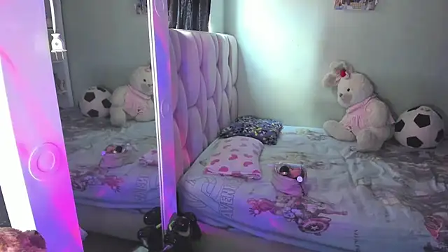 KittyKlum online show from March 2, 4:57 pm