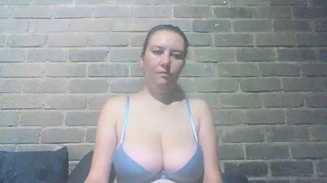 EksJouneMwah online show from February 21, 7:09 am