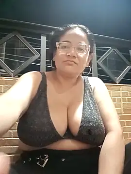 skarleth001 online show from October 8, 5:12 am